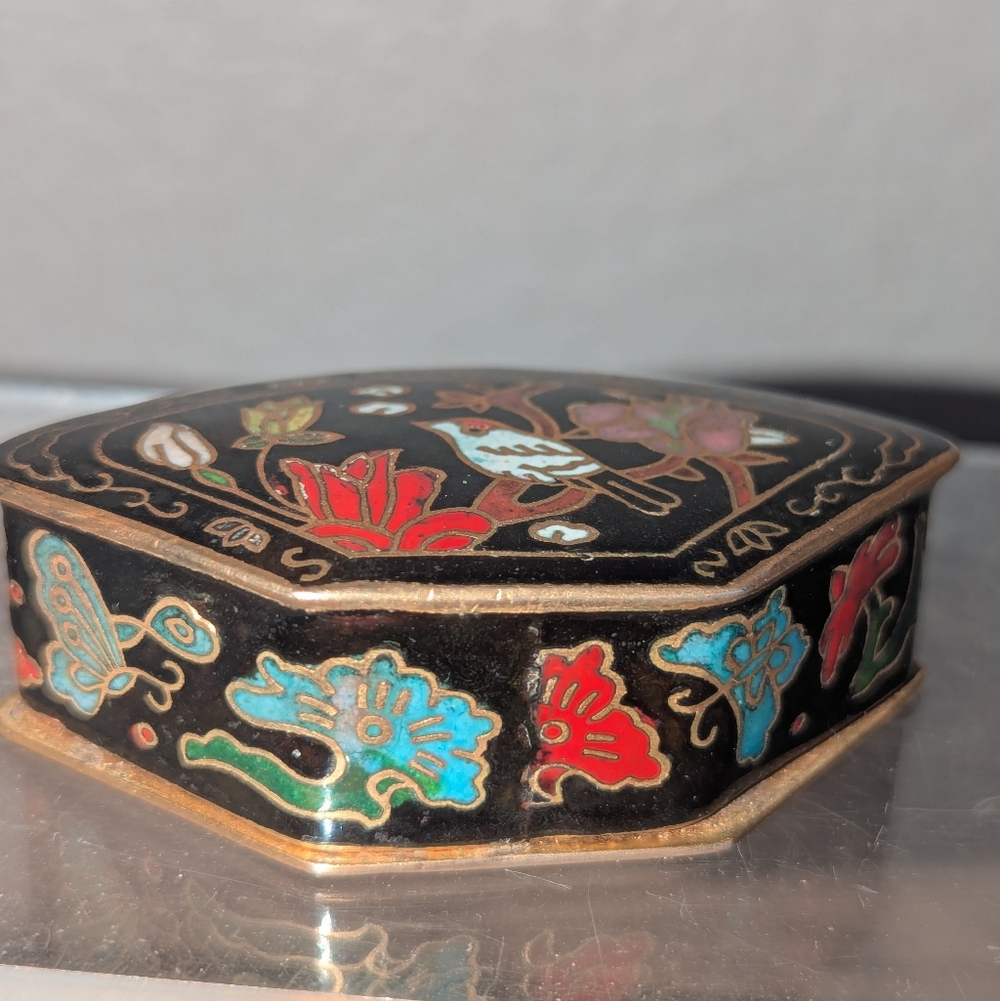 Vintage Cloisonné Trinket Pill Box Floral Bird Design Black Gold Color 1" Tall - Picture 6 of 9